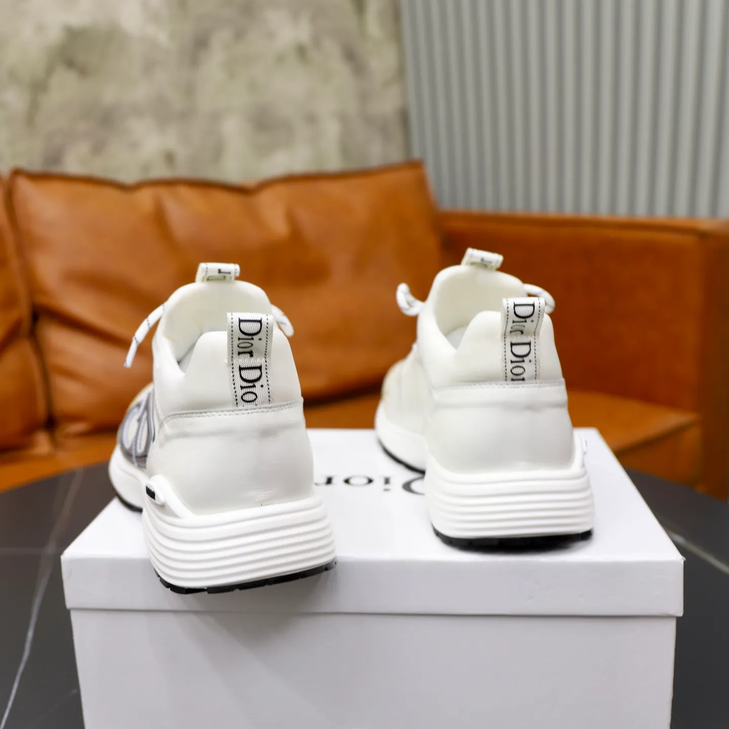 Ex-factory price: 462💰🙅‍♂️🙅‍♂️🙅‍♂️ Brand: Dior DIOR Standard code: 38-44 (45 customized) Grade: Same as the official website Material: Original material splicing Comfortable and breathable lining Lightweight and wear-resistant sports outsole Style category: Men's fashionable casual shoes Running sneakers Distinguished luxury brand elements Top luxury Color: actual picture color